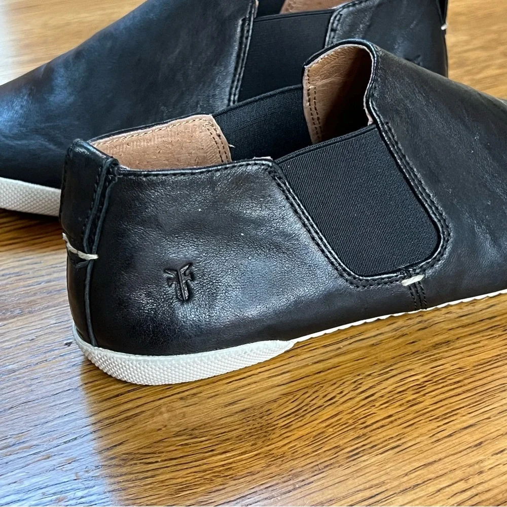 ⭐️ FRYE Women's Melanie Chelsea Black Leather Sneaker Flat Slip On Loafers 8M